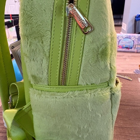 Loungefly light up Dr. Seuss Grinch Plush Backpack - Soft Yellow green main image 4